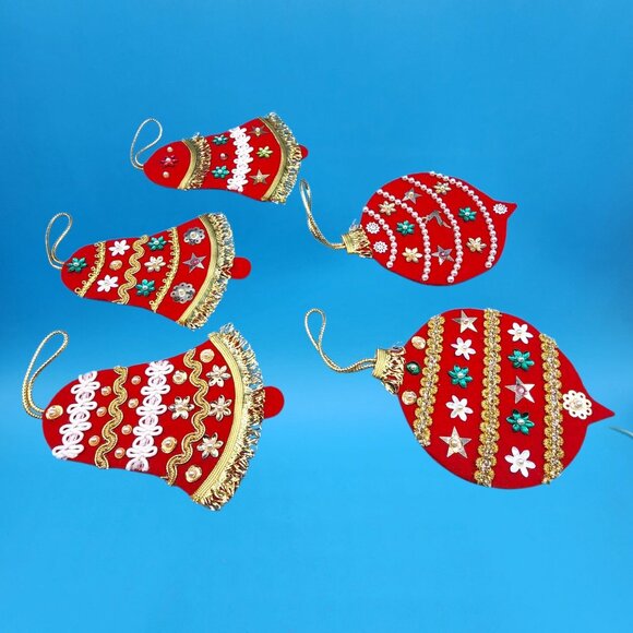 Vintage 1960s Red Felt Christmas Ornaments Beaded Bell Ball Gold Trim Set of 5 - Picture 6 of 12